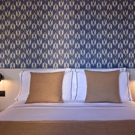 Naus Hotel 4*