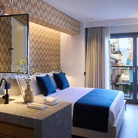 Naus Hotel 4*