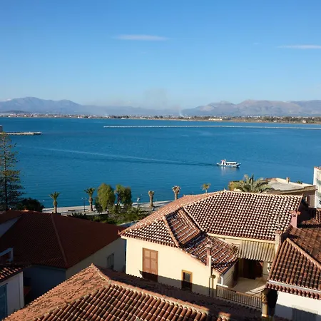 Naus Hotel 4*
