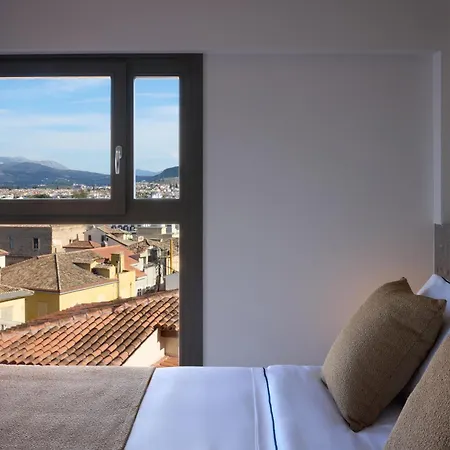 Naus Hotel