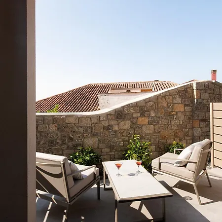 Naus Hotel 4*