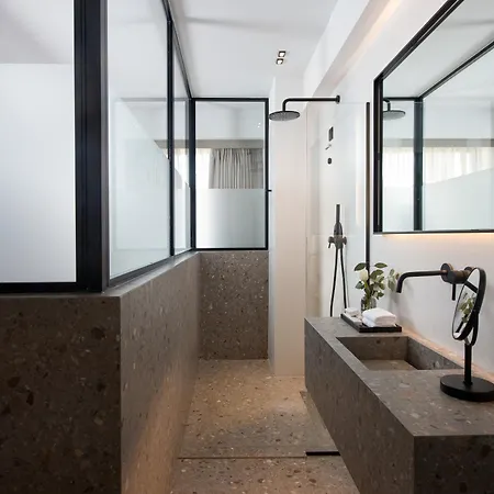 Naus Hotel