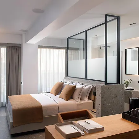 Naus Hotel 4*
