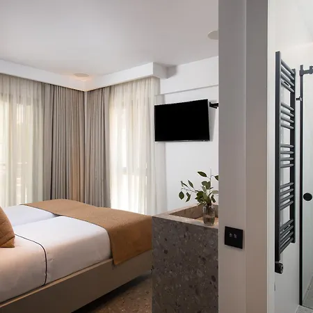 Naus Hotel 4*