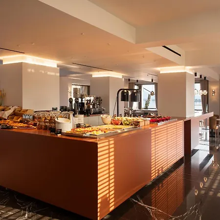 Naus Hotel