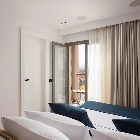 Naus Hotel