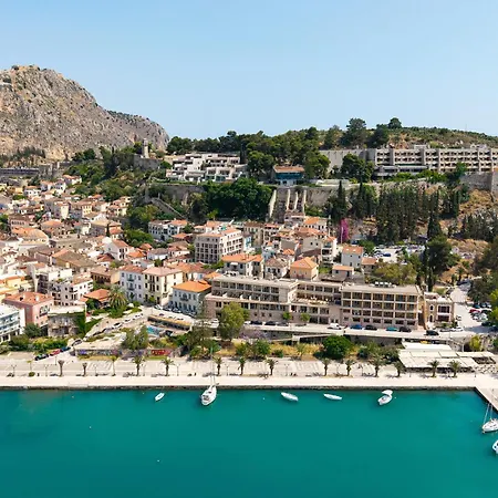 Naus Hotel 4*