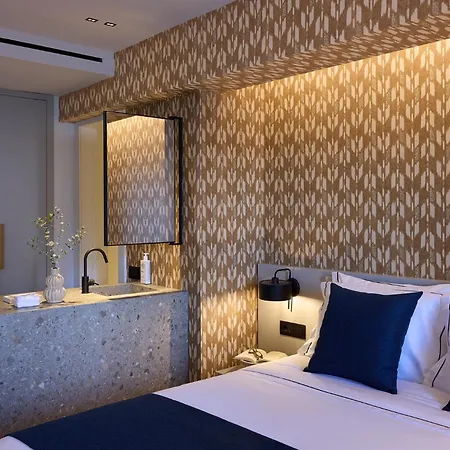 Naus Hotel 4*