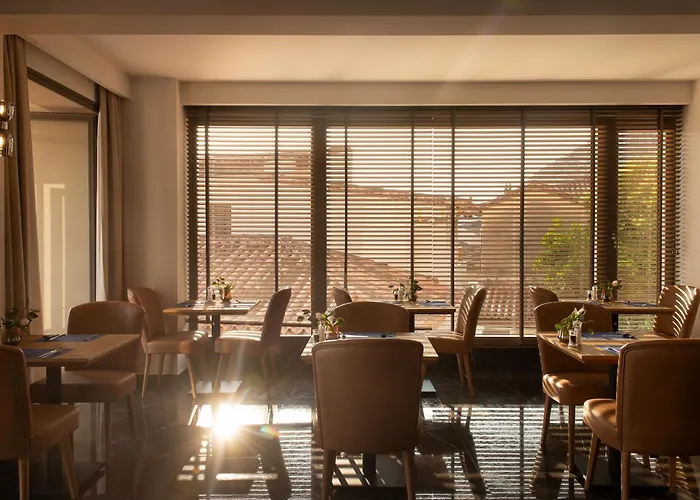 Naus 4* נאפפליו