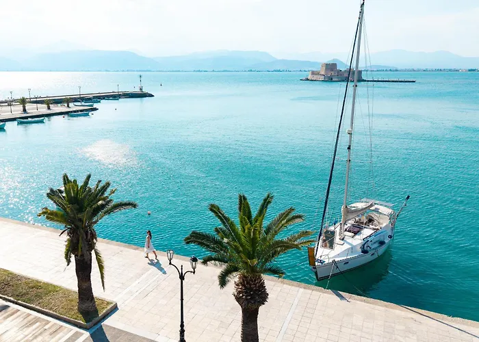 Naus 4* נאפפליו