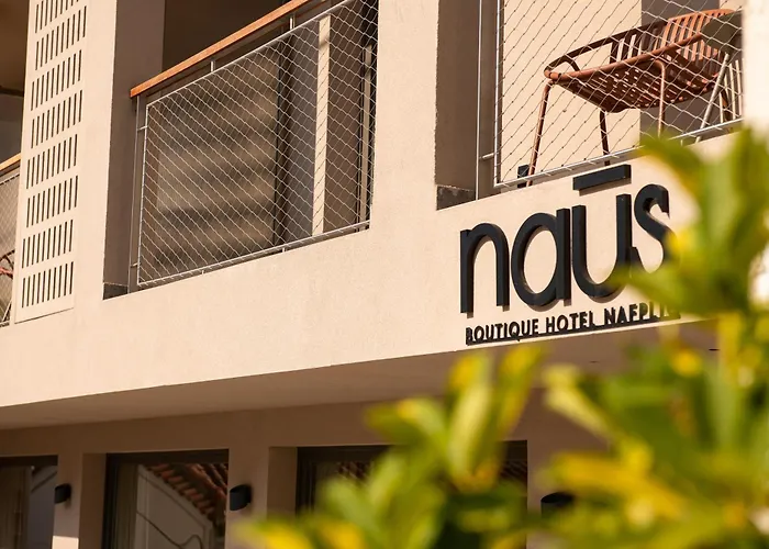 Naus ホテル 4*